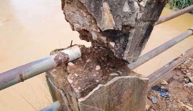 Residents alarmed as deteriorating Densu River bridge threatens lives in Nyanoa